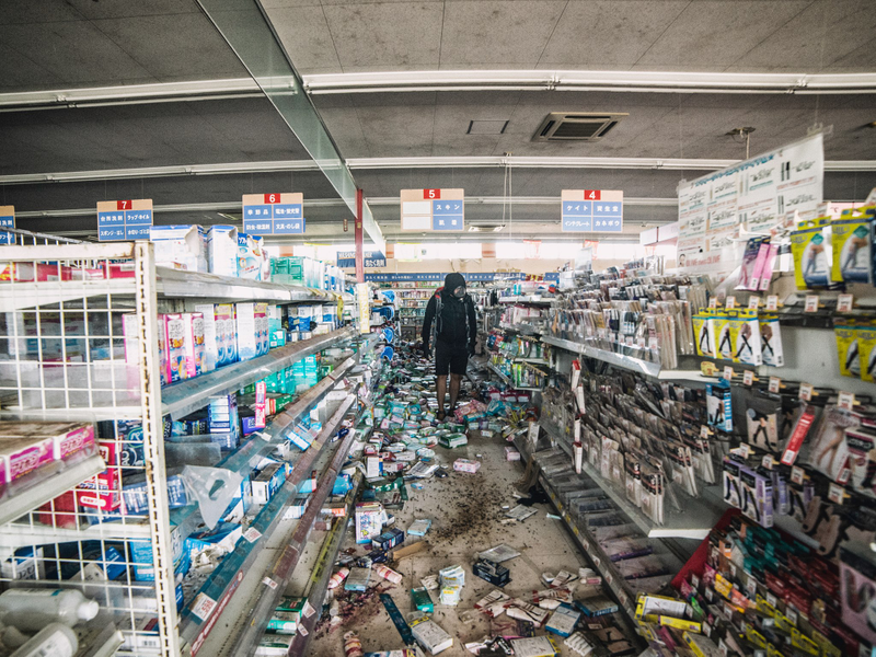 Illustration for article titled Un fotografo se cuela en la zona prohibida de Fukushima: así es el mundo tras un apocalipsis